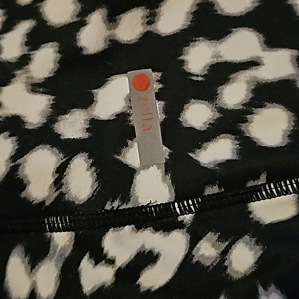 Zella Compression Shorts sz small - Picture 4 of 5